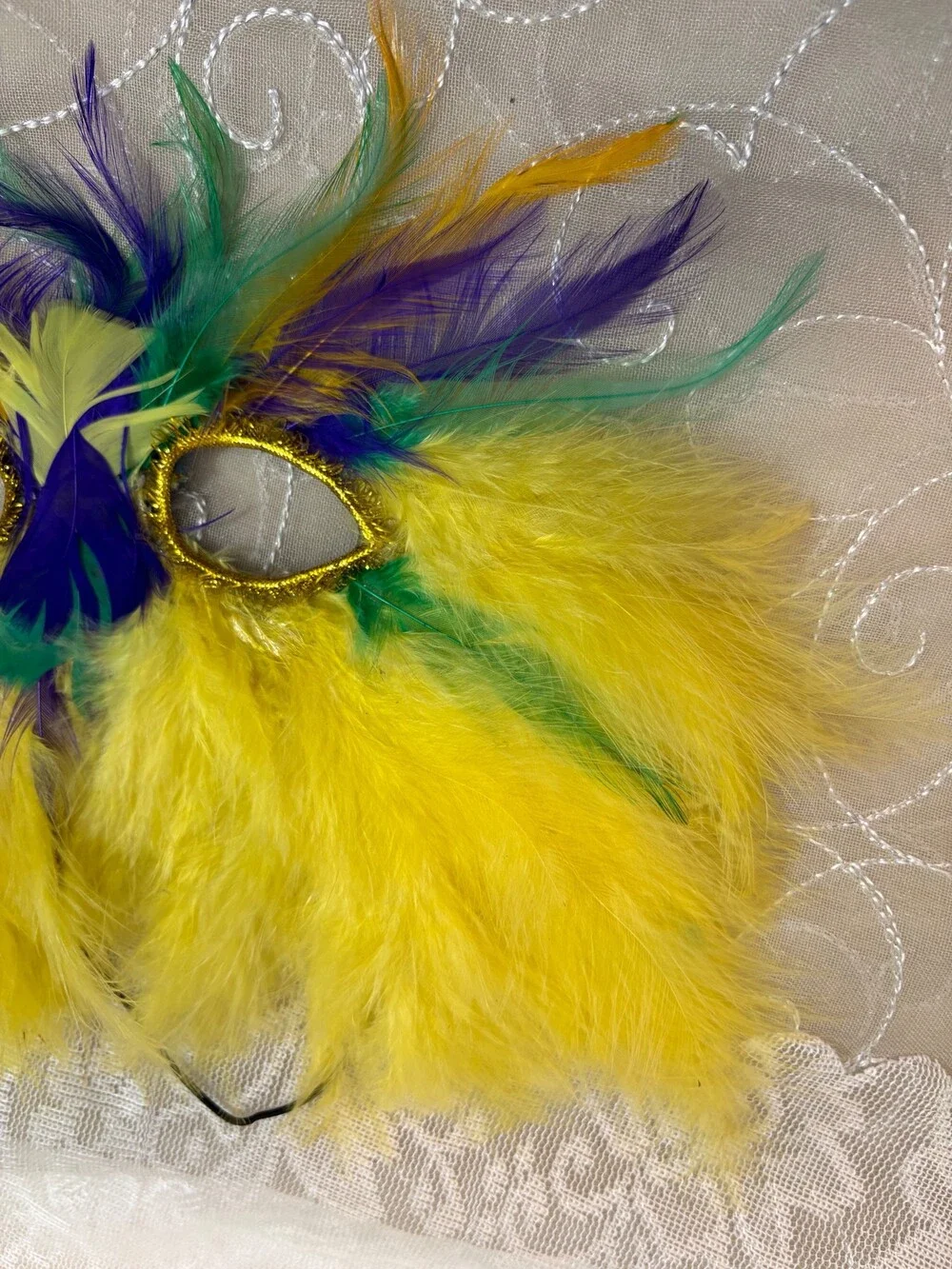 N/A feather mask